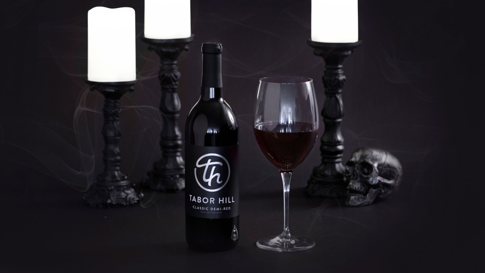 Halloween Candy and Wine Pairings: A Spooky Delight for Your Taste Buds 